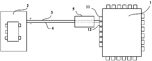 A circuit and method for reducing the loop noise of an active earphone