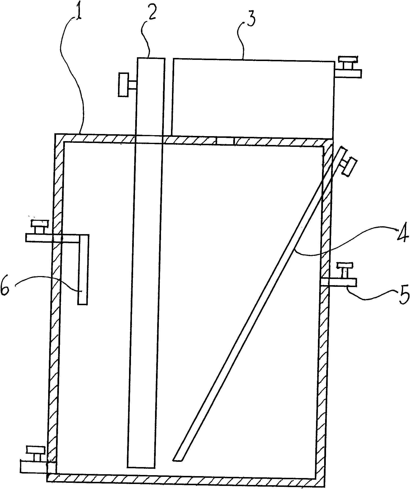 Device for automatically skimming sewage to generate methane for increasing value