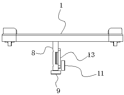 A transmission structure for circularly conveying pallets