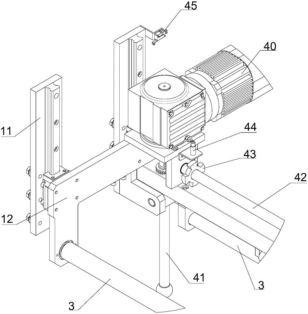 Paper reverse-curling device and paper cutting machine