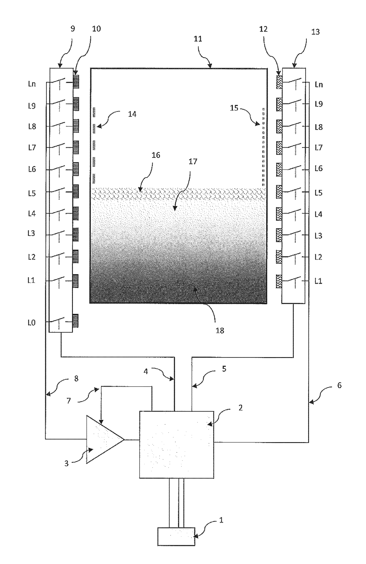 Apparatus and method for determining the liquid level of salvaged blood in a blood collection reservoir of an autologous blood transfusion system