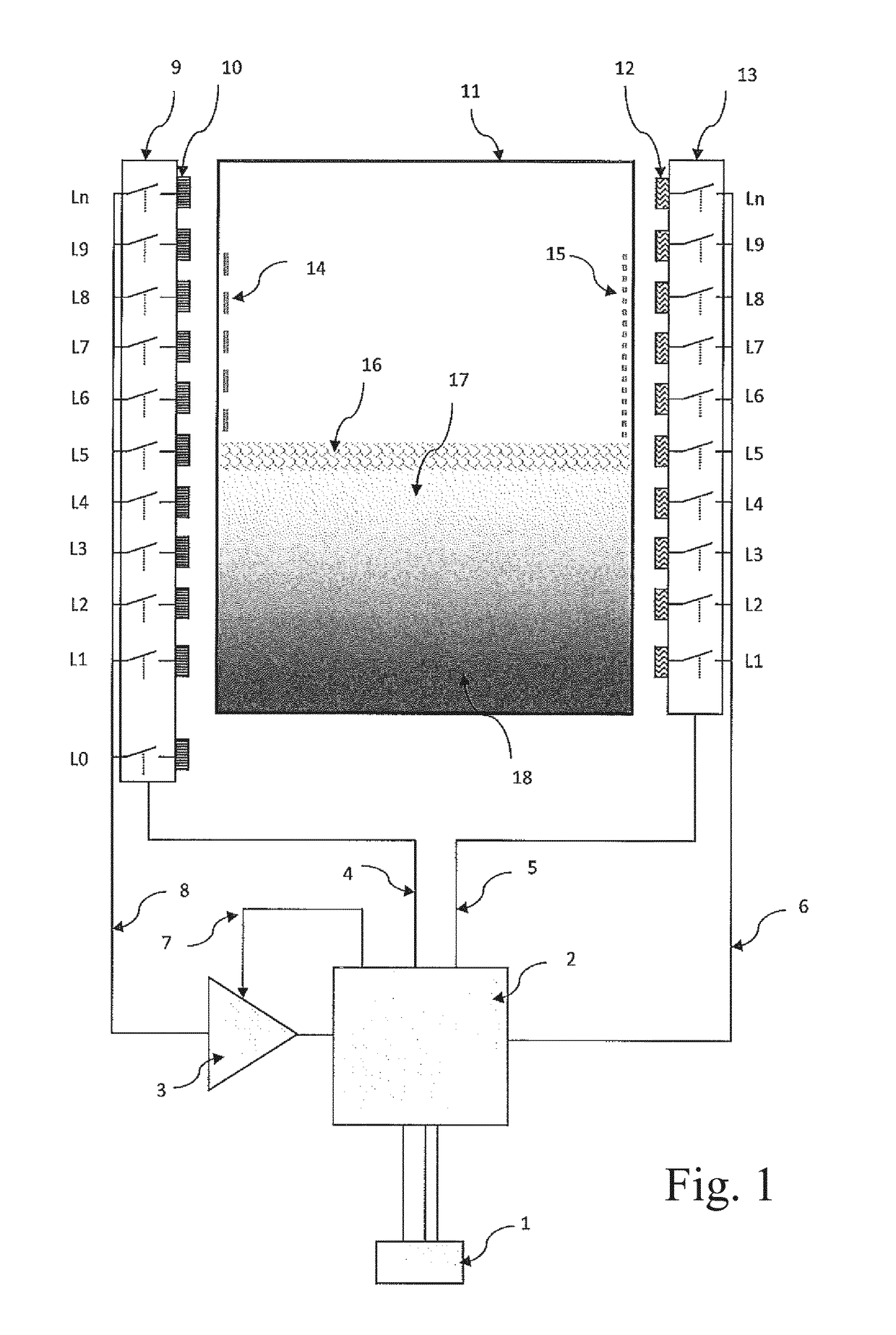 Apparatus and method for determining the liquid level of salvaged blood in a blood collection reservoir of an autologous blood transfusion system