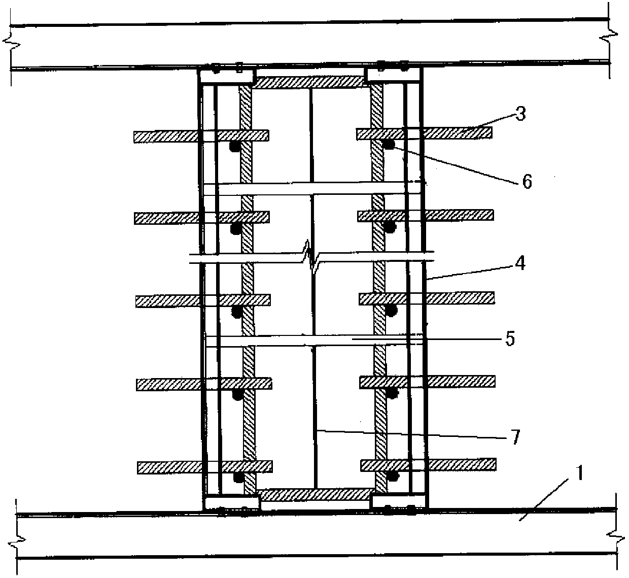 No-cutting-seam cement concrete pavement structure and construction method thereof
