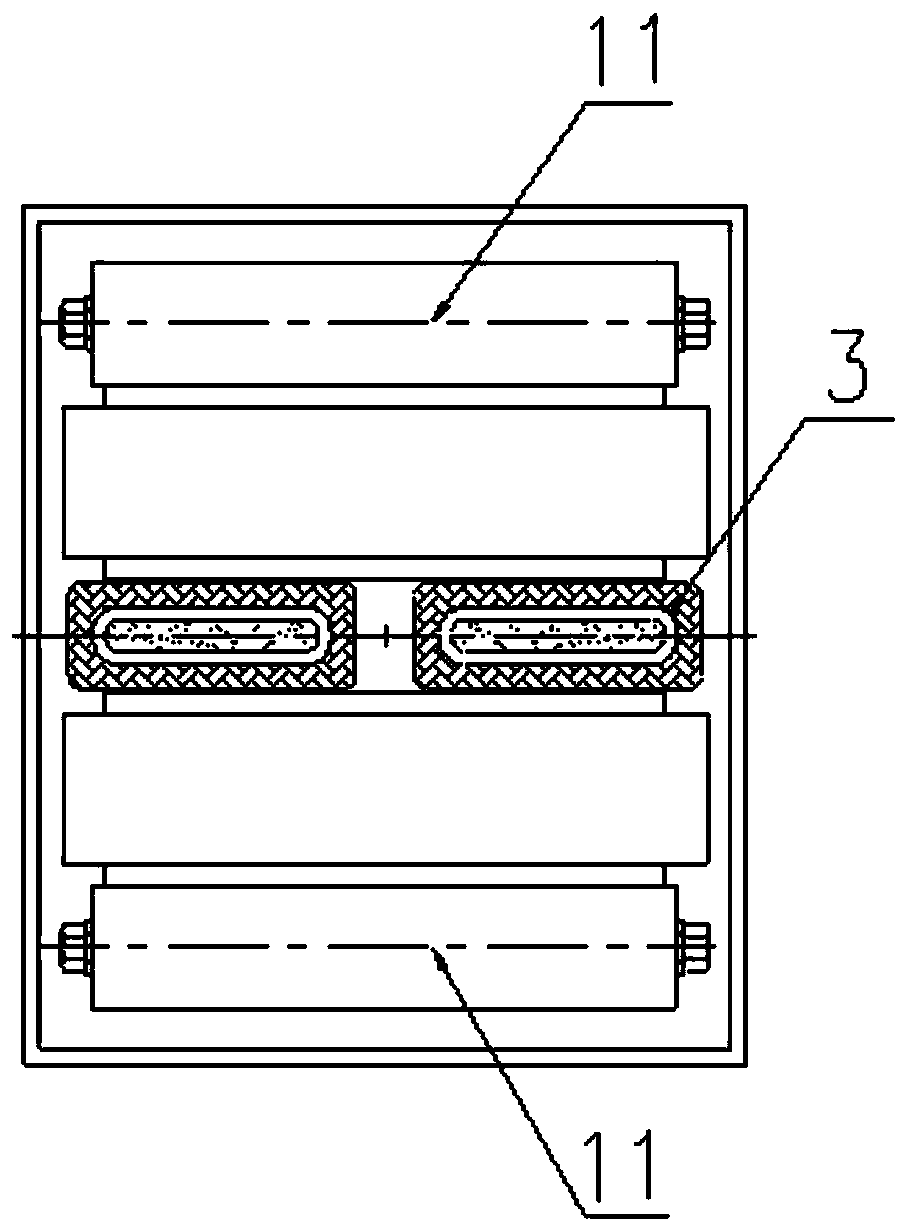 A liquid metal magnetic conveying device