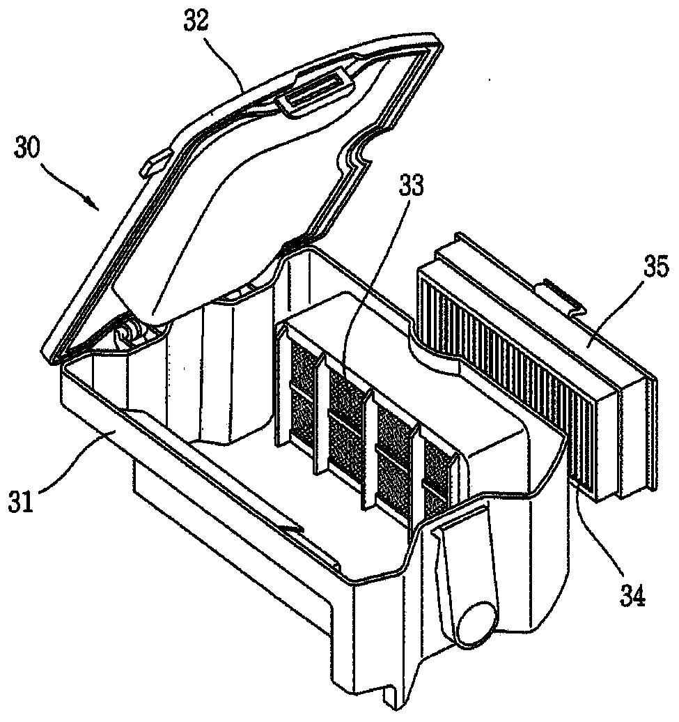 Robotic vacuum cleaner and dust detection method thereof