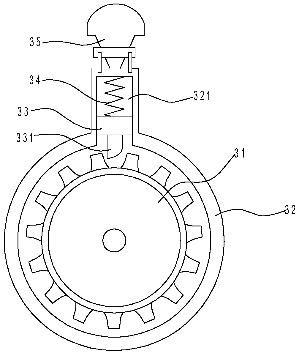 A fish slicing device used in an aquatic product processing production line