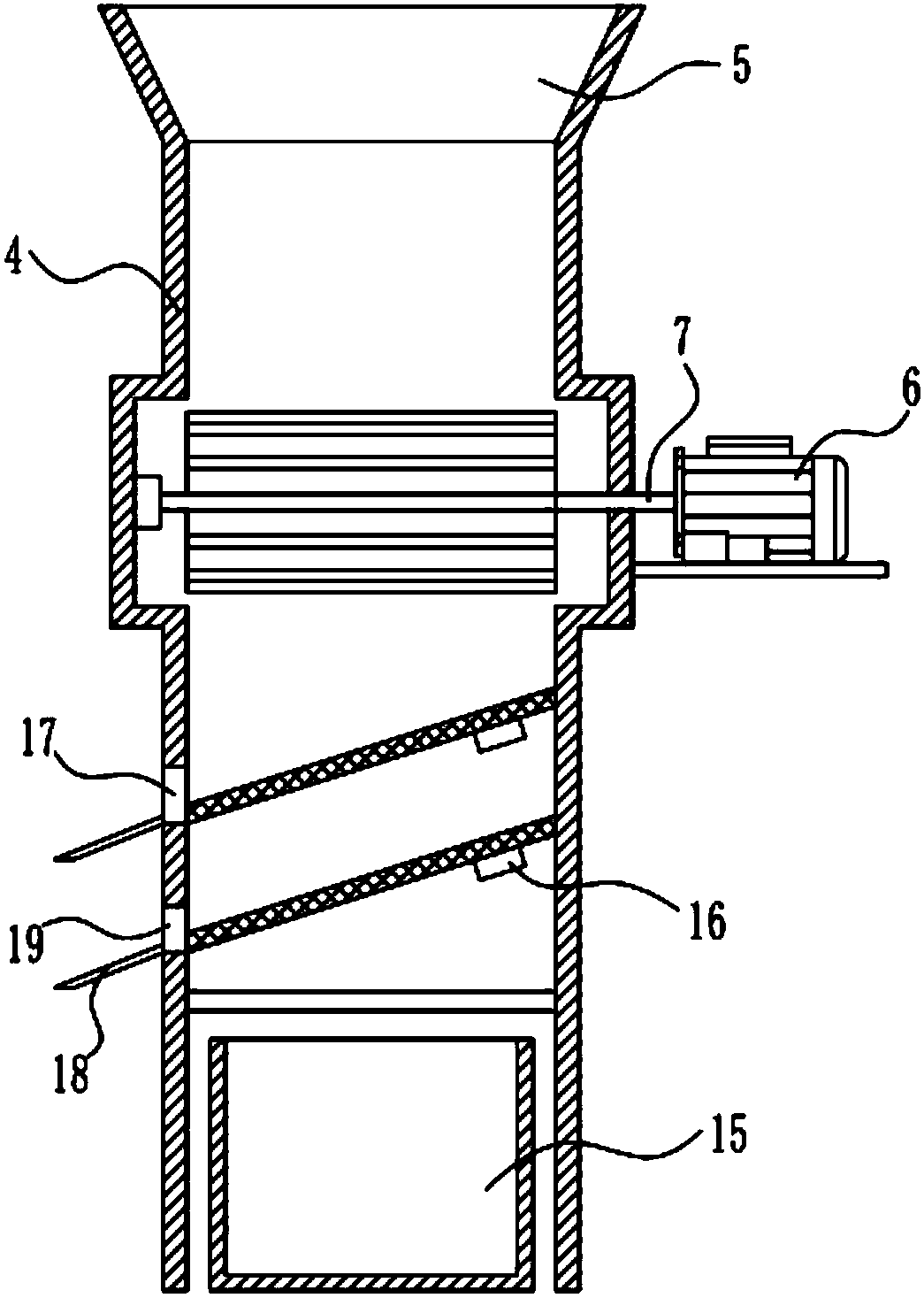 Sand screening device with constant-weight feeding function for large-scale buildings