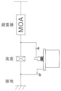 Lightning arrester discharge counter live replacement device and using method for the same