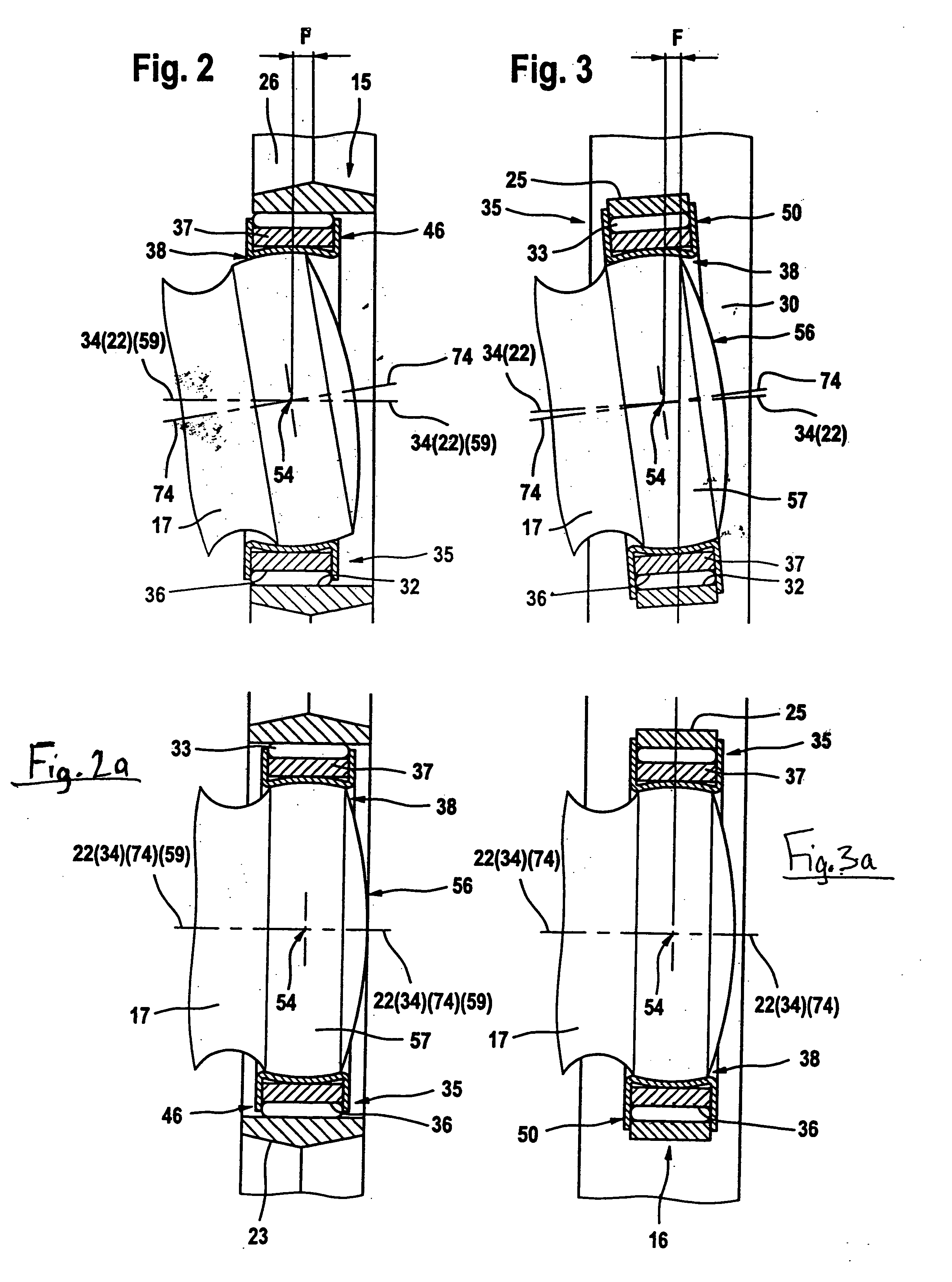Arrangement of a running roller on a coupling journal of a moveable shaft coupling