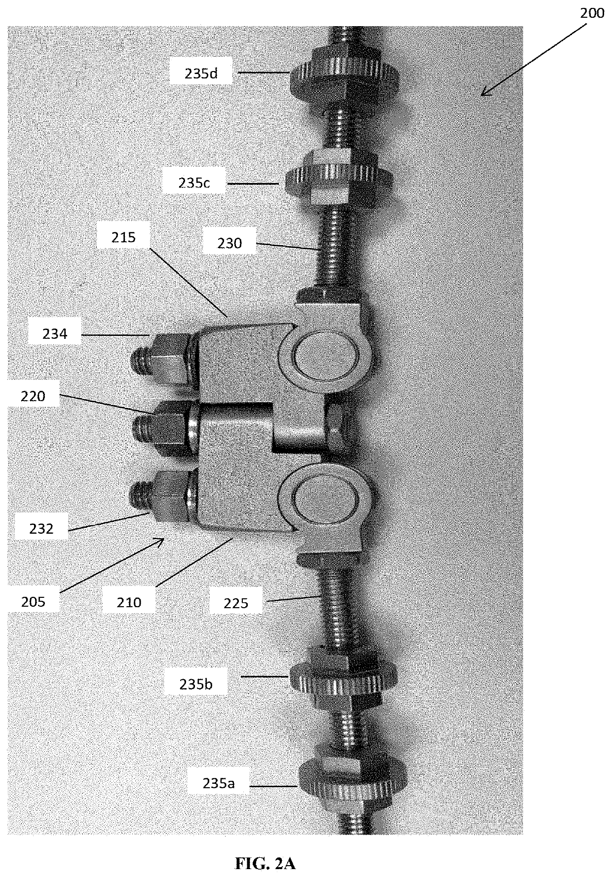 Hinge-link spinal correction device and method