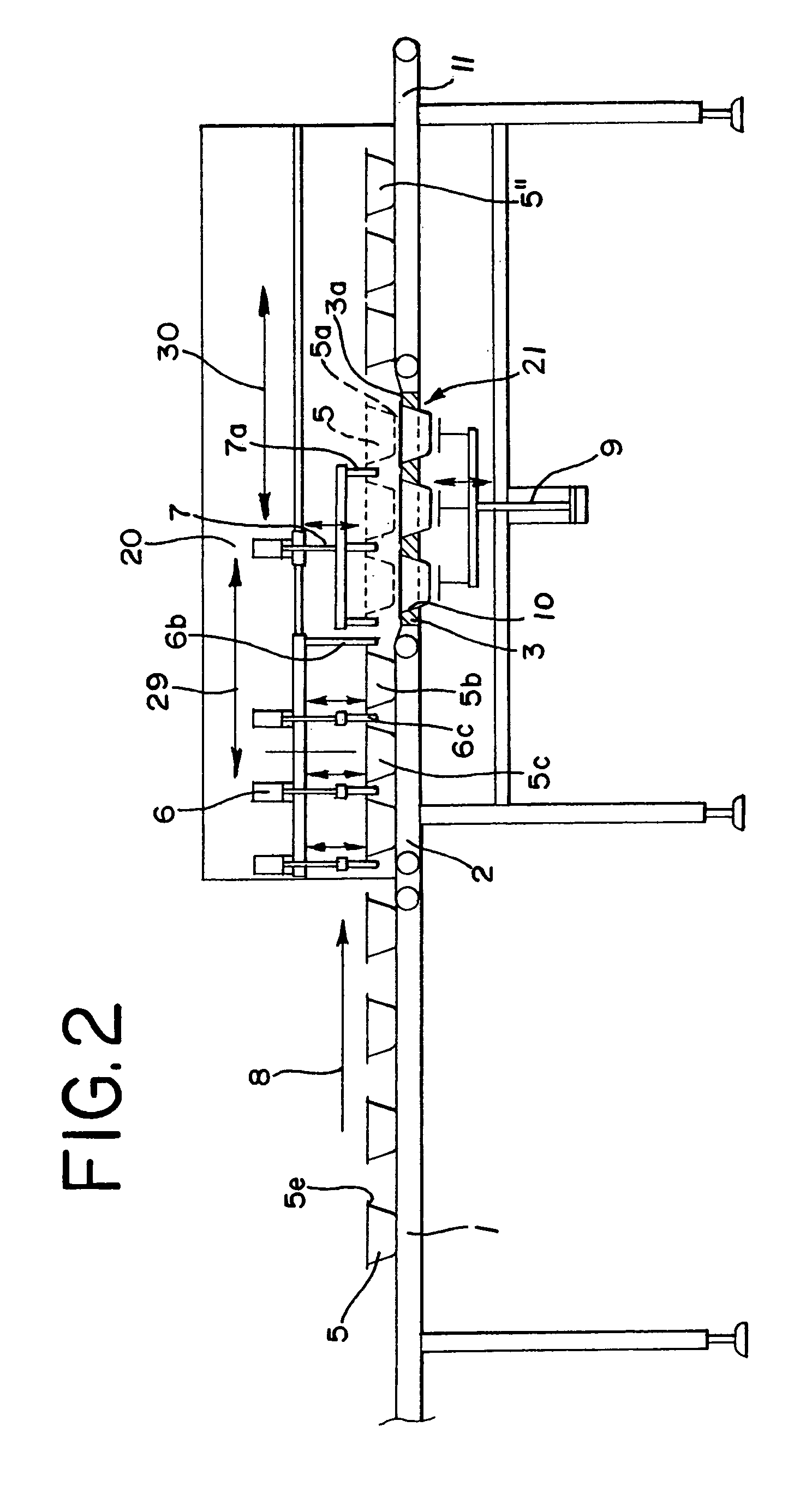 Packaging machine and method for closing containers