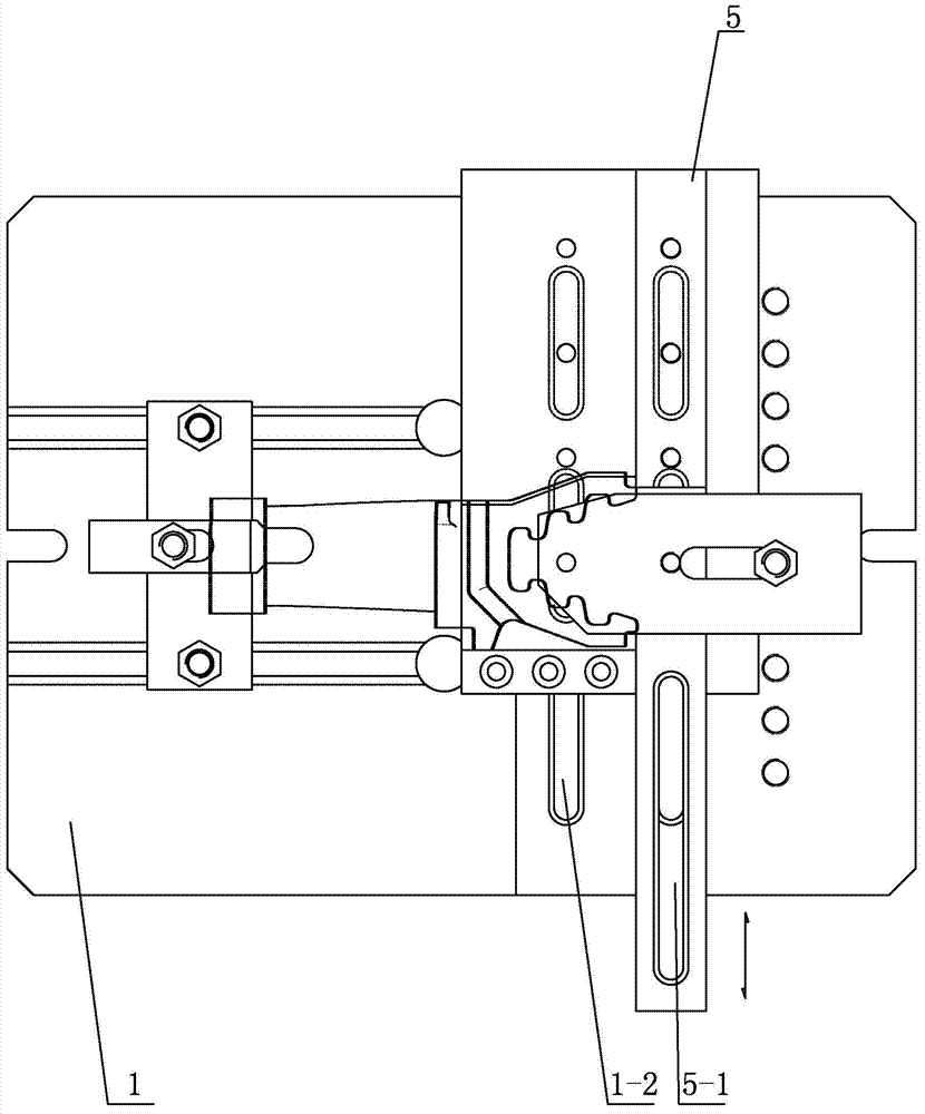 Fixture for clamping steam inlet and outlet sides of intermediates of blade roots during milling