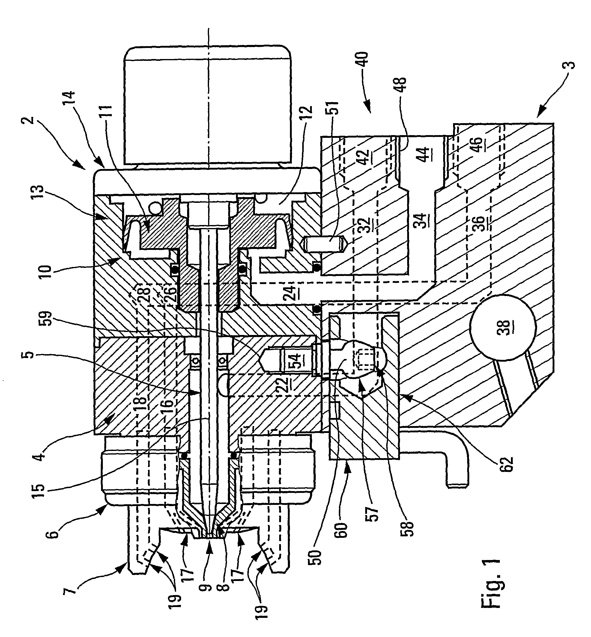 Automated spray gun fitted with a spray system mounted on a feed foundation