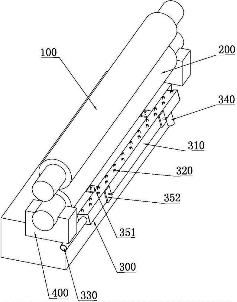 Online cleaning device for lower pressing roll of glass pressing machine