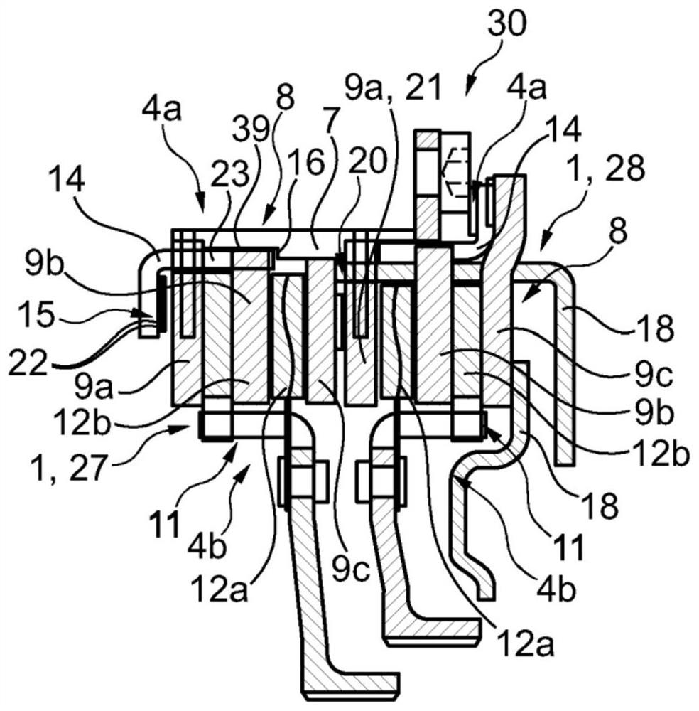 Multi-disc clutch with optimised displacement friction; hybrid module, dual clutch device and drivetrain