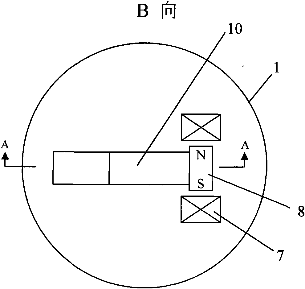 Resonant water surface wave fluctuation energy recovery device