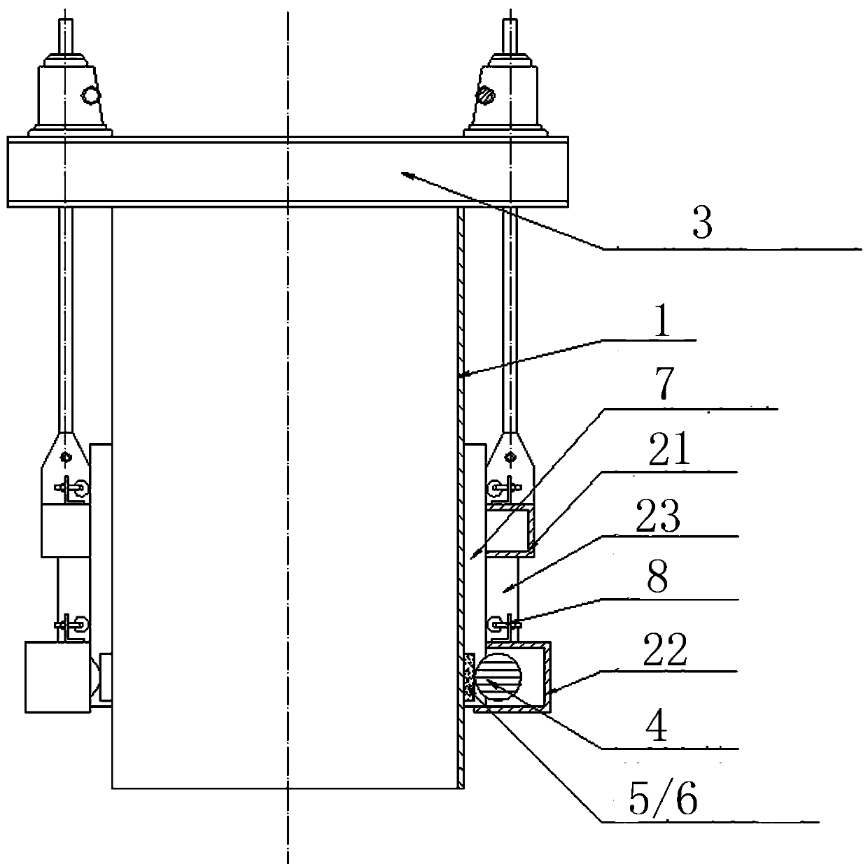 A clamping and tightening device for an aluminum electrolytic cell