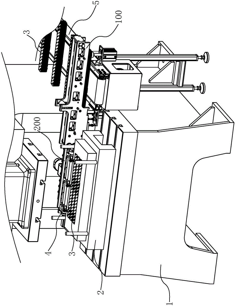 Automatic conveying mechanism for side plate of air conditioner