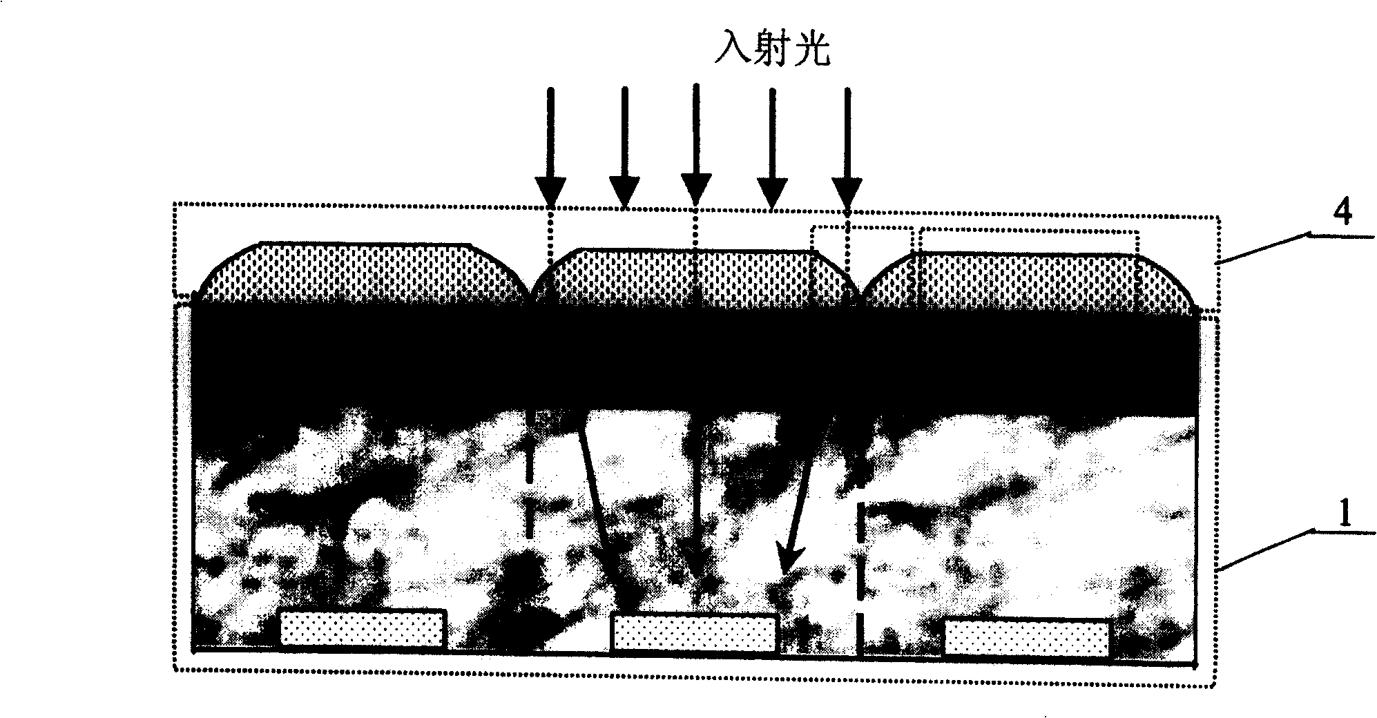 Infrared focal plane detector with antireflective convergence microlens and microlens preparing method