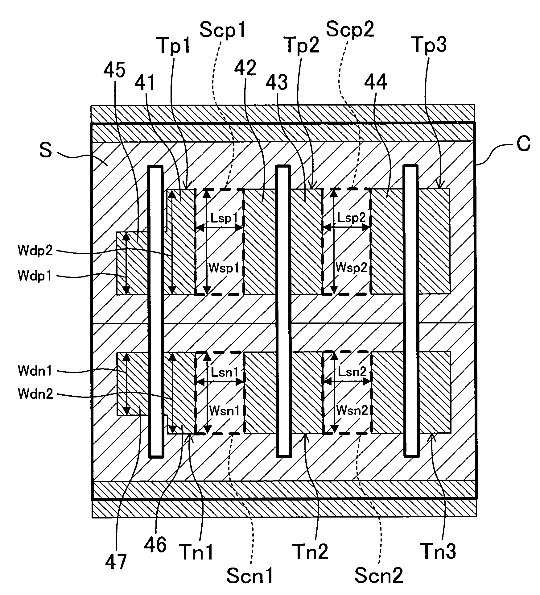 Semiconductor device with a transistor having different source and drain lengths