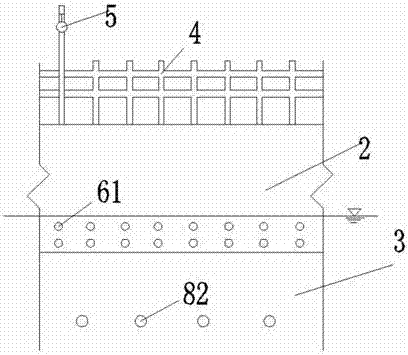 Shoreside device integrating power generation and garbage salvage and using method thereof