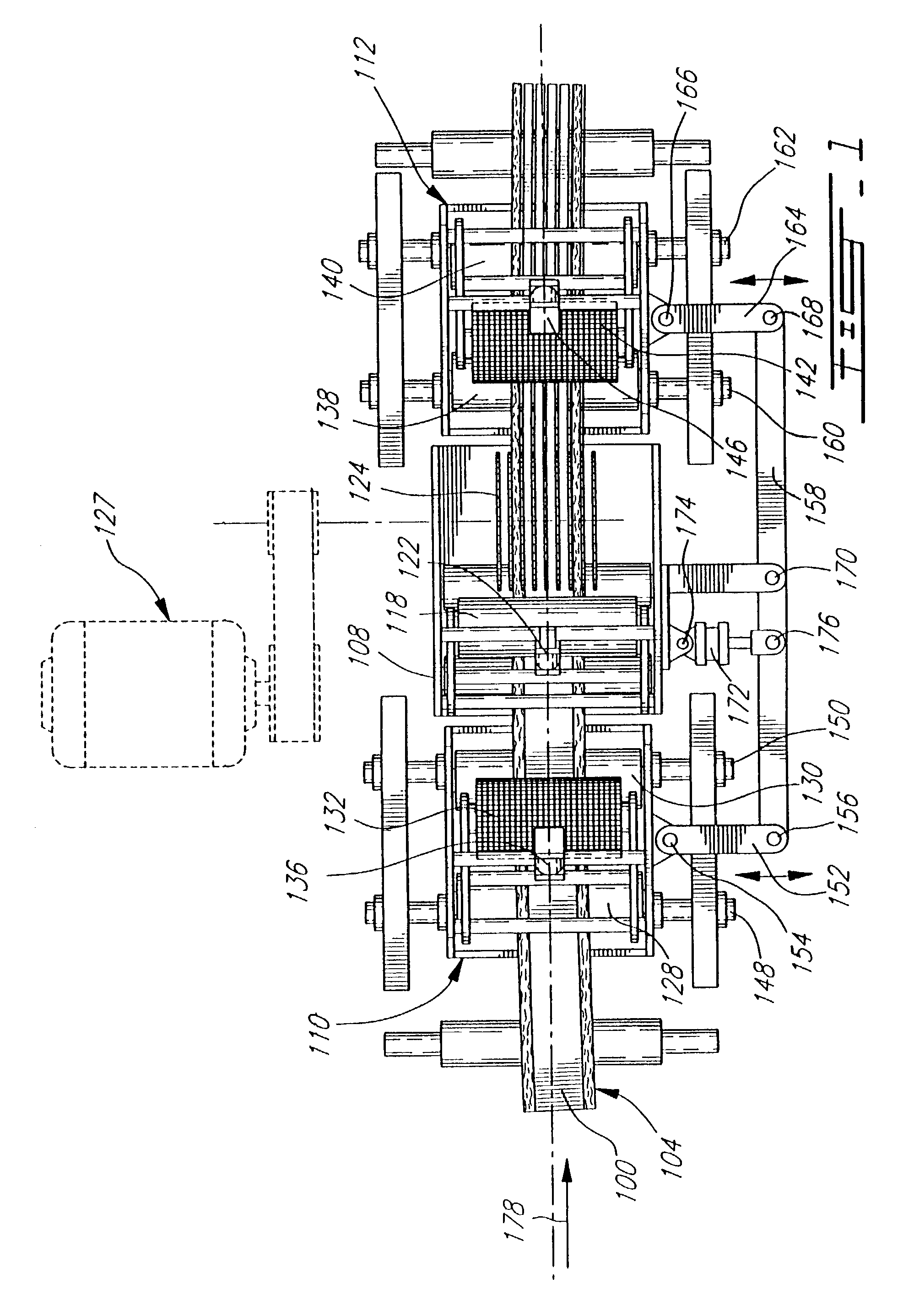 Apparatus for controlled curved sawing or cutting of two-faced cants