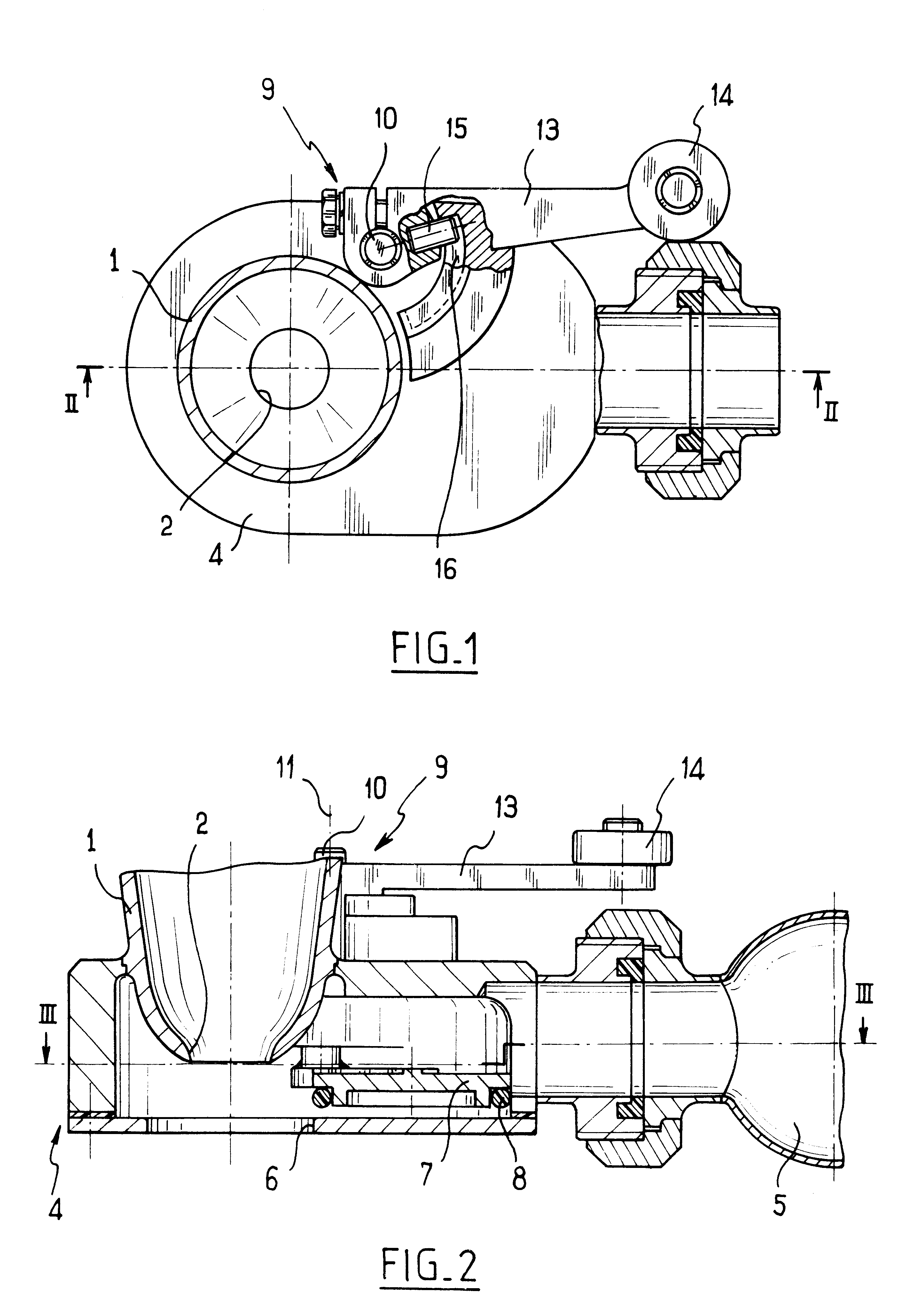 Device for filling receptacles and fitted with an integrated cleaning device