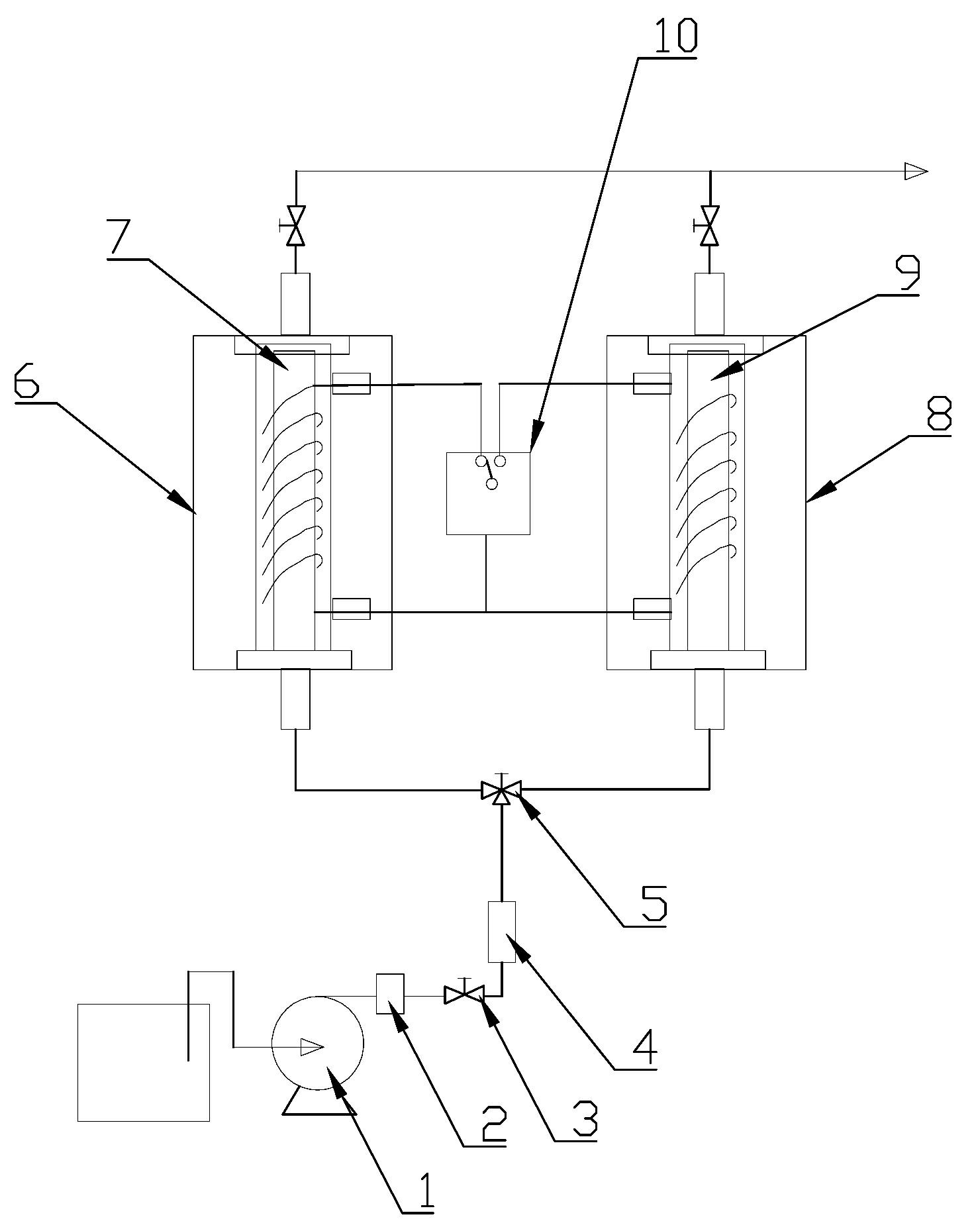 Removal method for organic pollutants based on microporous mineral absorption and coupling as well as microwave degradation