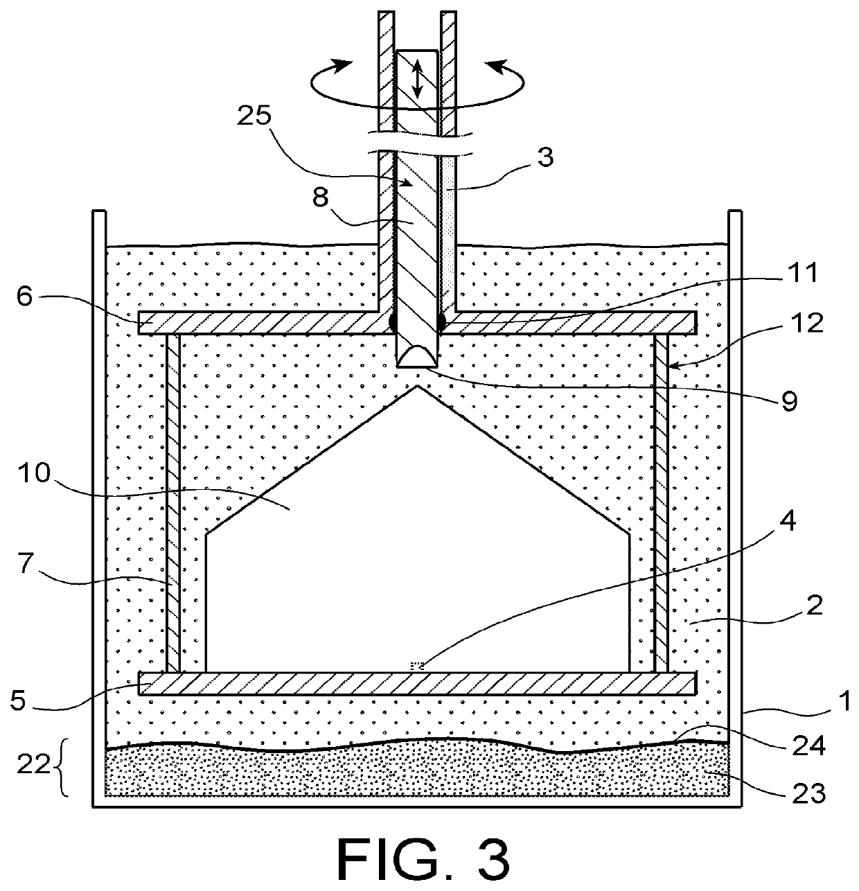 Method for manufacturing a single crystal by solution growth enabling trapping of parasitic crystals