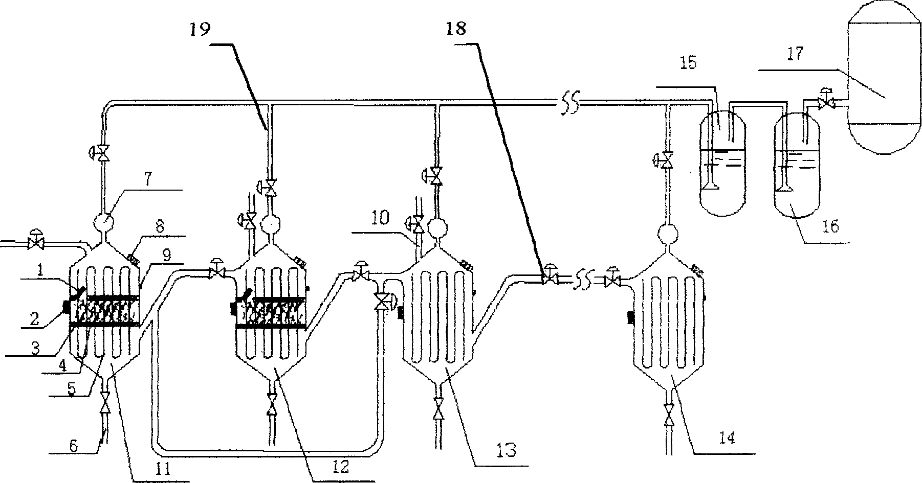 Series-parallel multi-stage compounding apparatus and method for producing hydrogen by biomass continceous fermentation