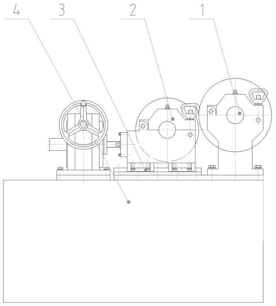 Roller gap adjusting mechanism of coating machine