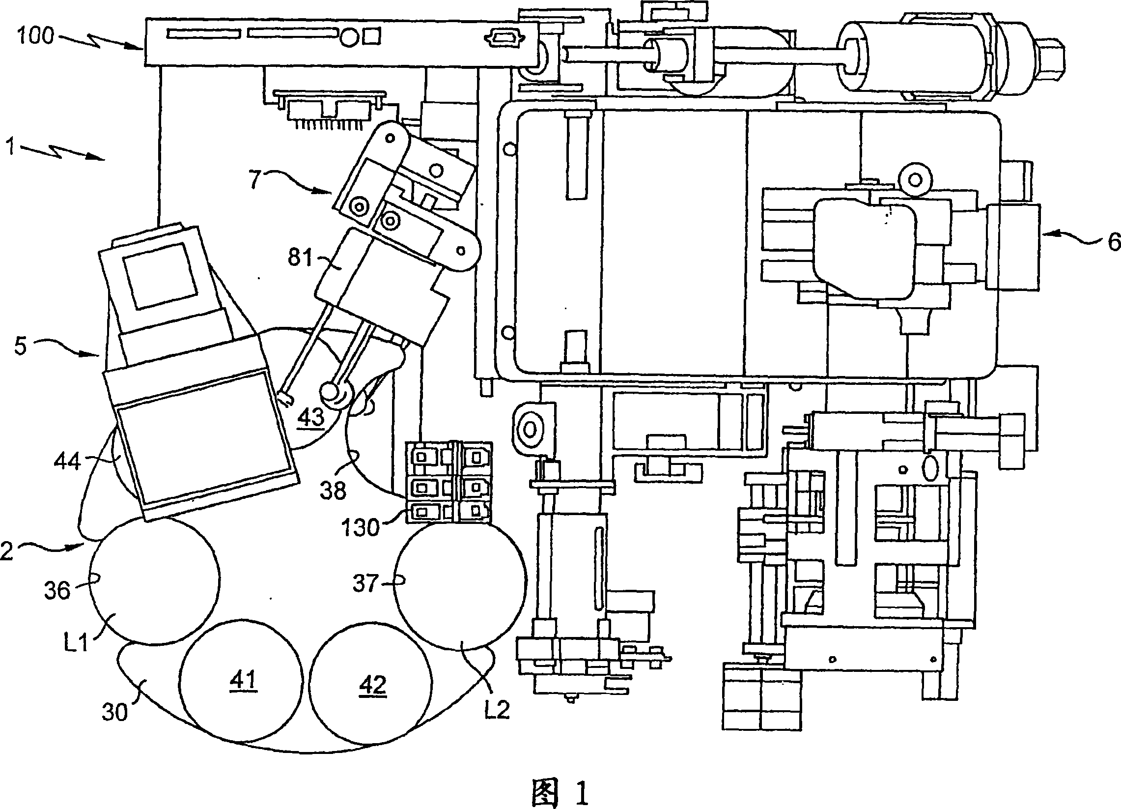 Method and a device for measuring the power of an ophthalmic lens by combined feeling and contactless overall measurement