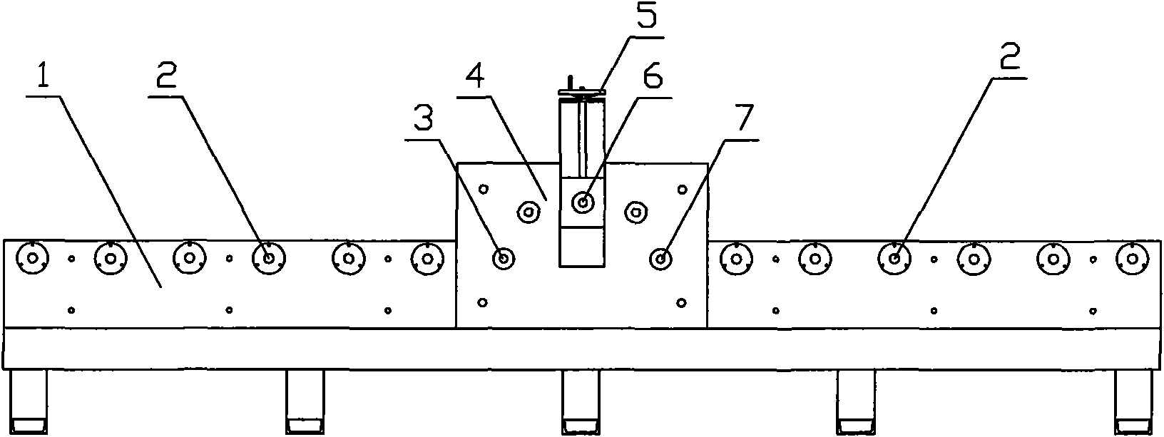 Welding device for gantry-shaped steel of forklift