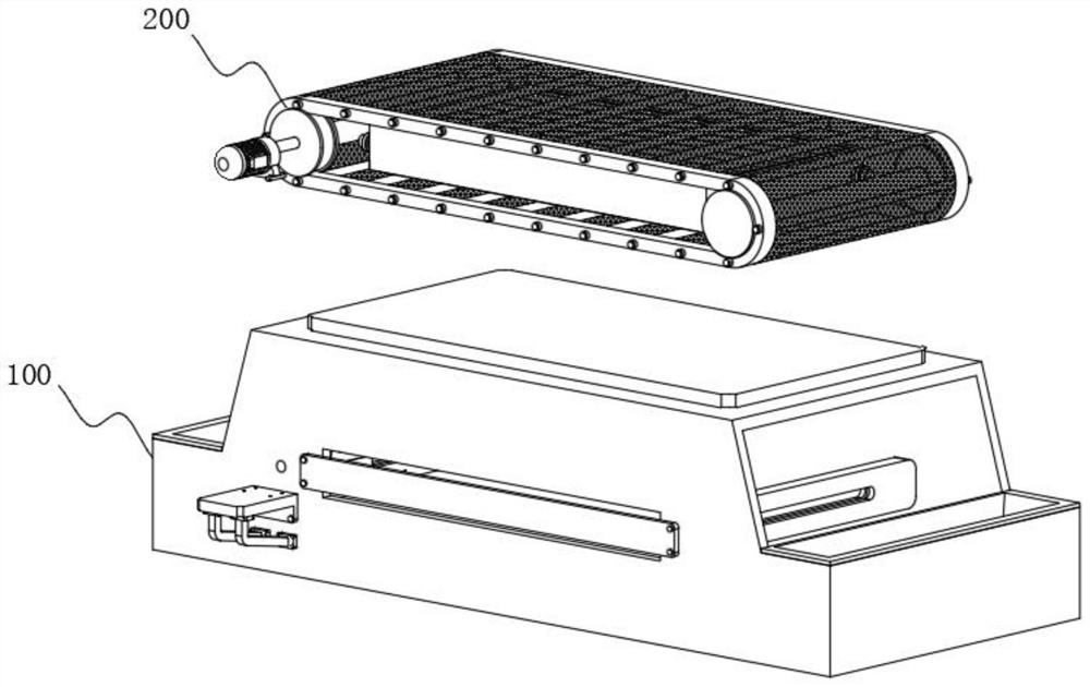 Blowing type rice processing and conveying device located in middle of conveying belt