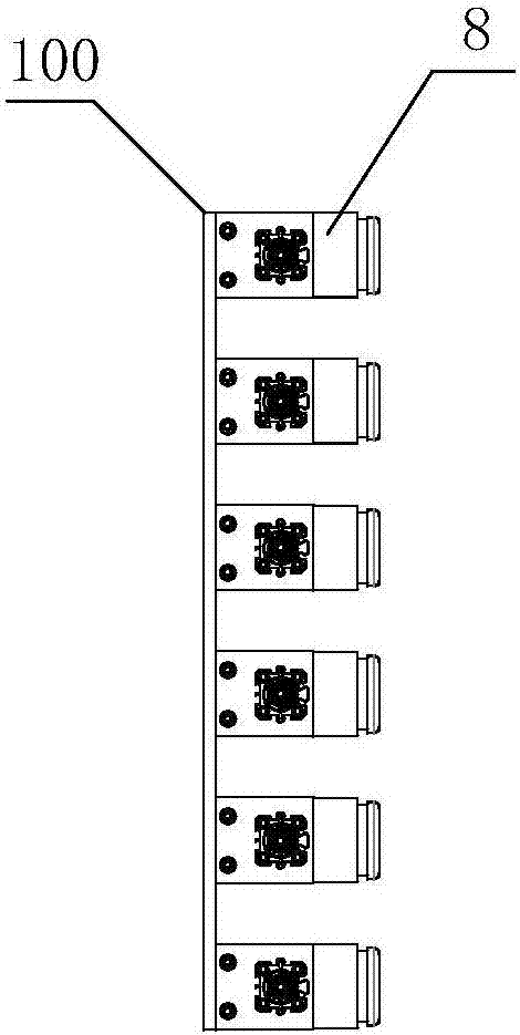 A device for retrieving rubber parts of injection molding machines