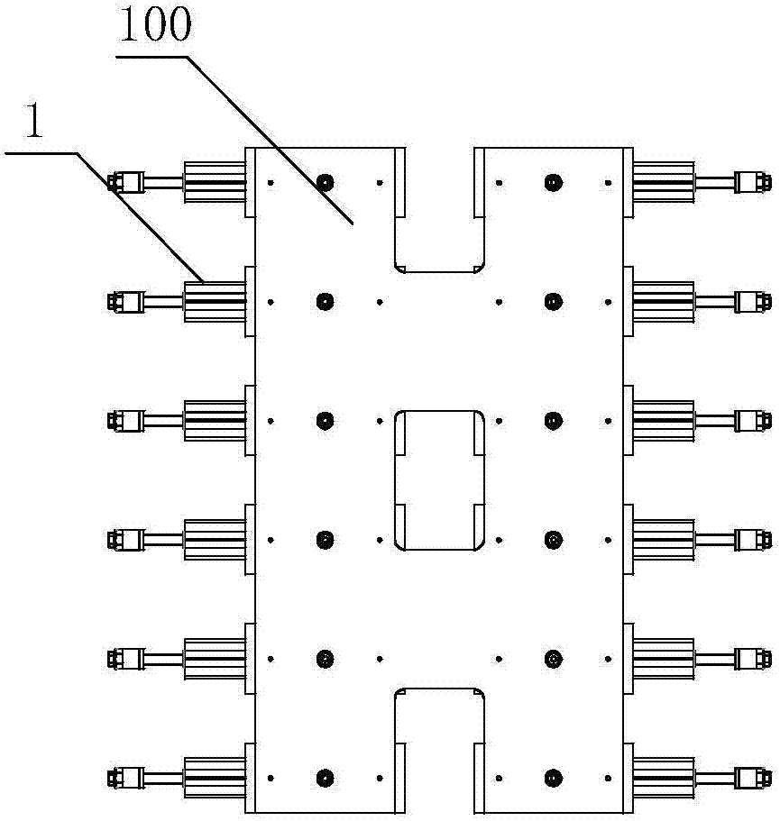 A device for retrieving rubber parts of injection molding machines