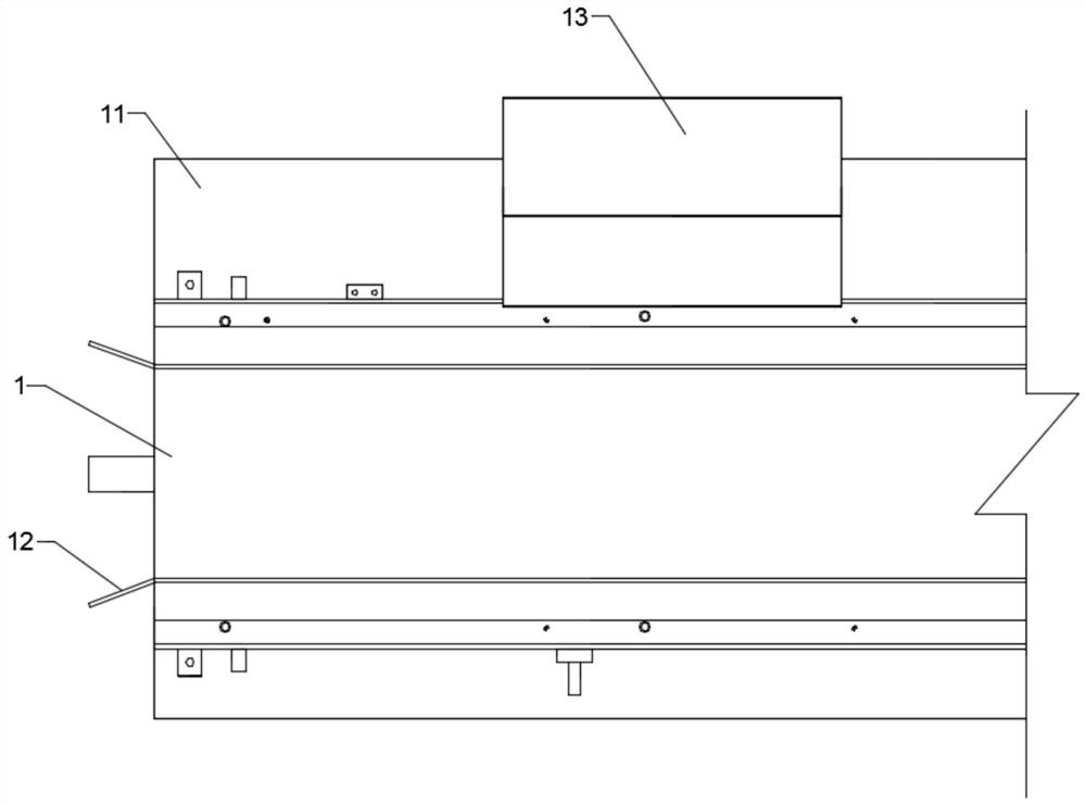 Belt clamping conveying mechanism and subpackaging machine using same