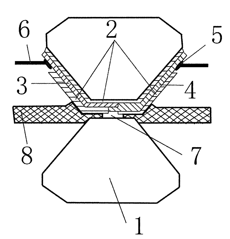 In-situ temperature measuring thermocouple on diamond anvil cell and preparation method thereof