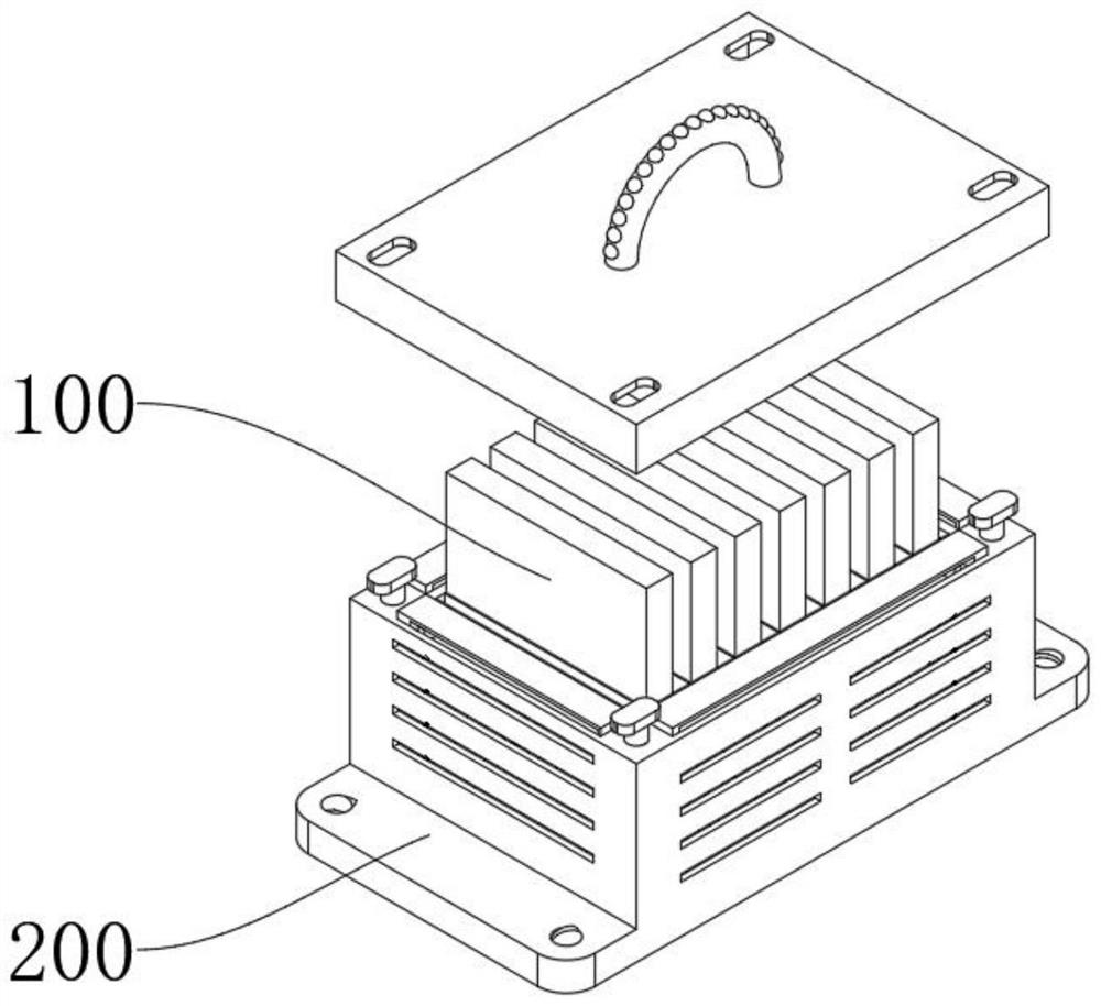 Lithium battery pack fixing device based on local heat dissipation