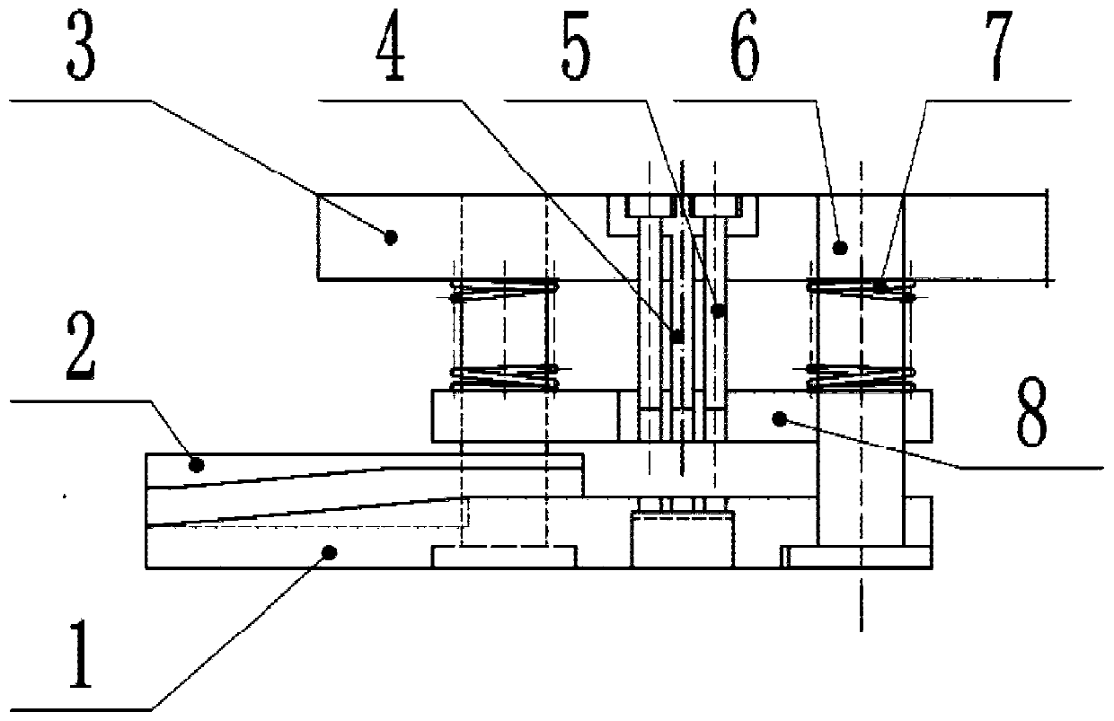 Small-hole square-head circular bead end portion label shearing device and method