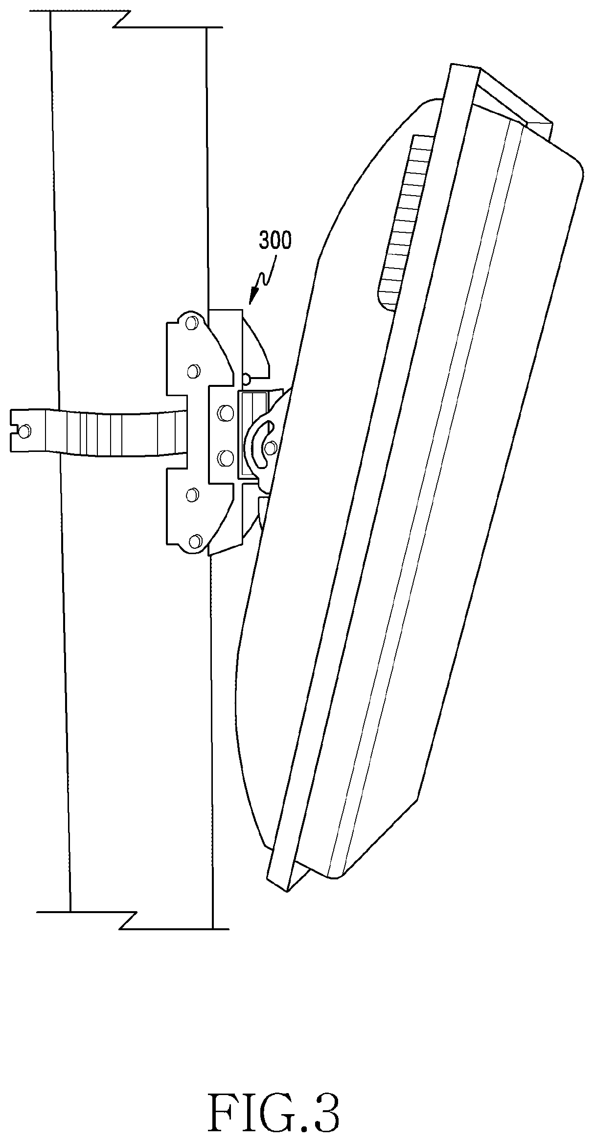 Adjustable communication equipment assembly structure and apparatus including same