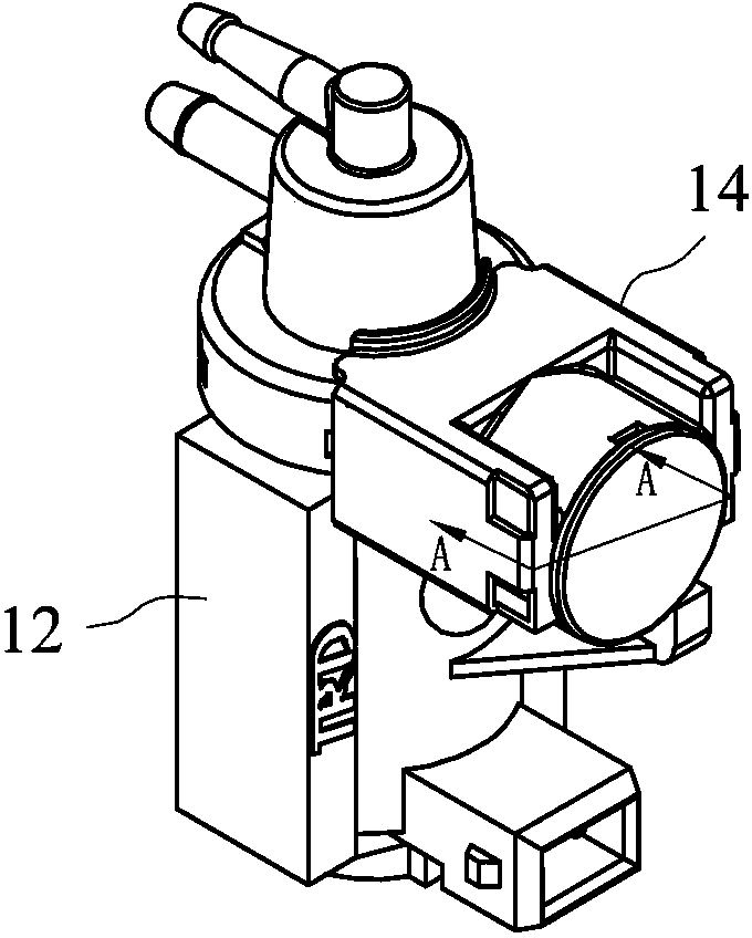 Filtering device and corresponding vacuum adjusting device