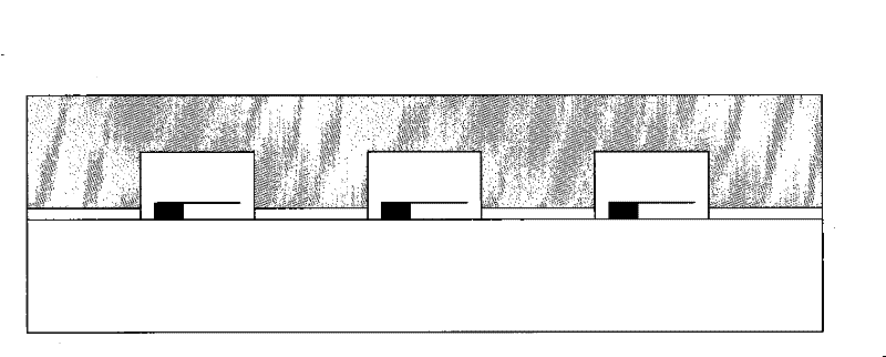 Low-temperature glass solder bonding and encapsulating method based on disc level glass micro-chamber