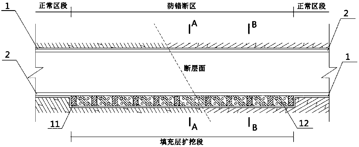 Self-adaptive structure for displacement of tunnel by active fault sectional mining method and installation method