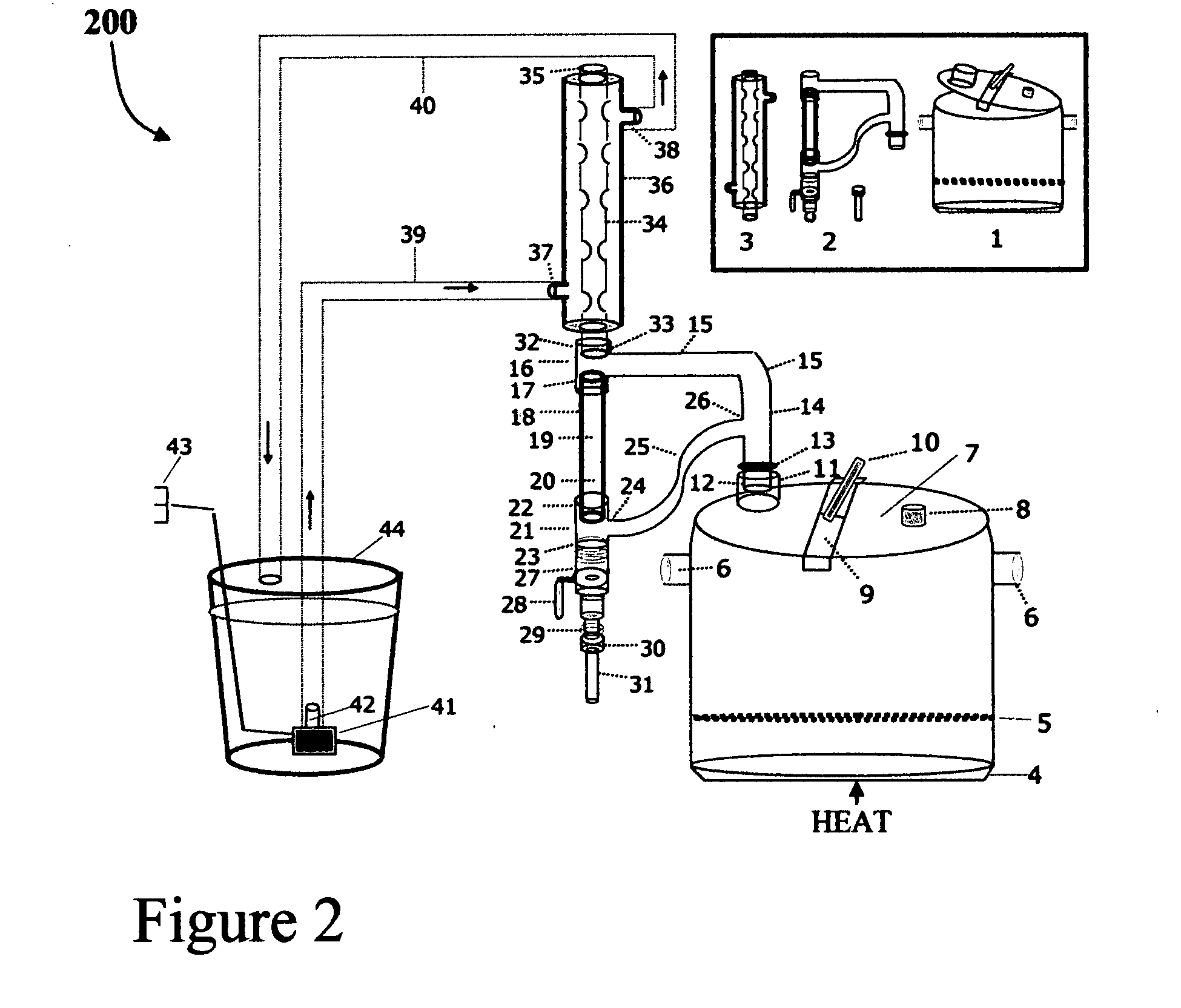 Small and efficient distillation apparatus for extraction of essential oils from plant matter