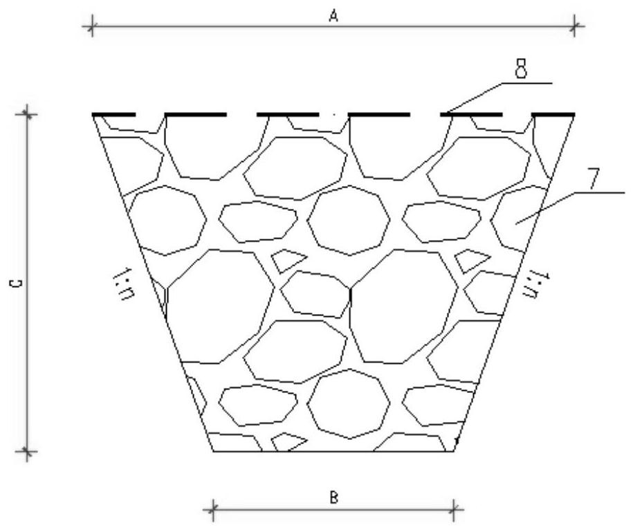 Arid region roundabout spiral water storage and drainage structure and construction method thereof