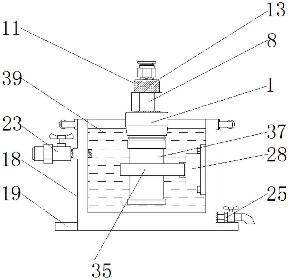Pressure-resistant air leakage detection device provided with limiting structure and used for plastic bottle