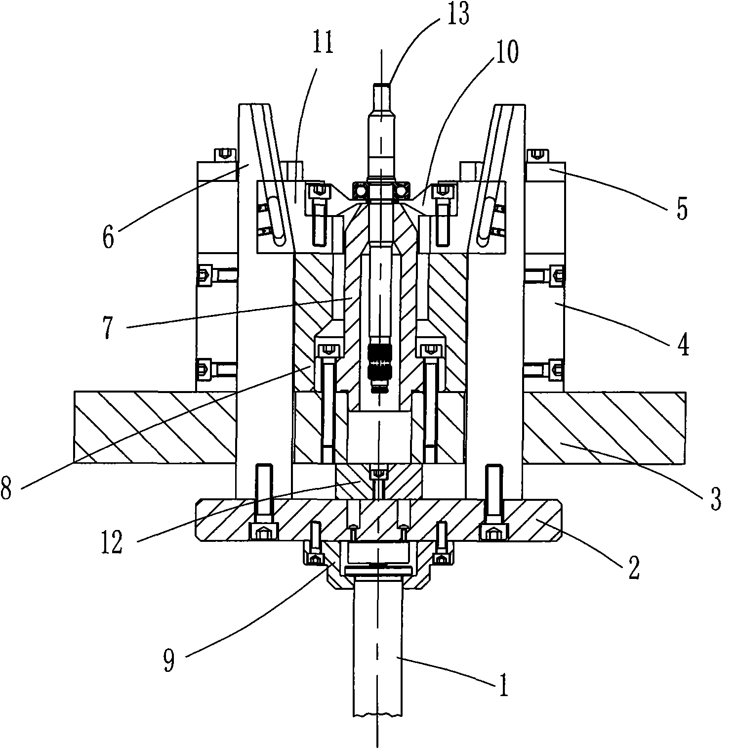 Self-centering radial synchronous clamping and riveting device