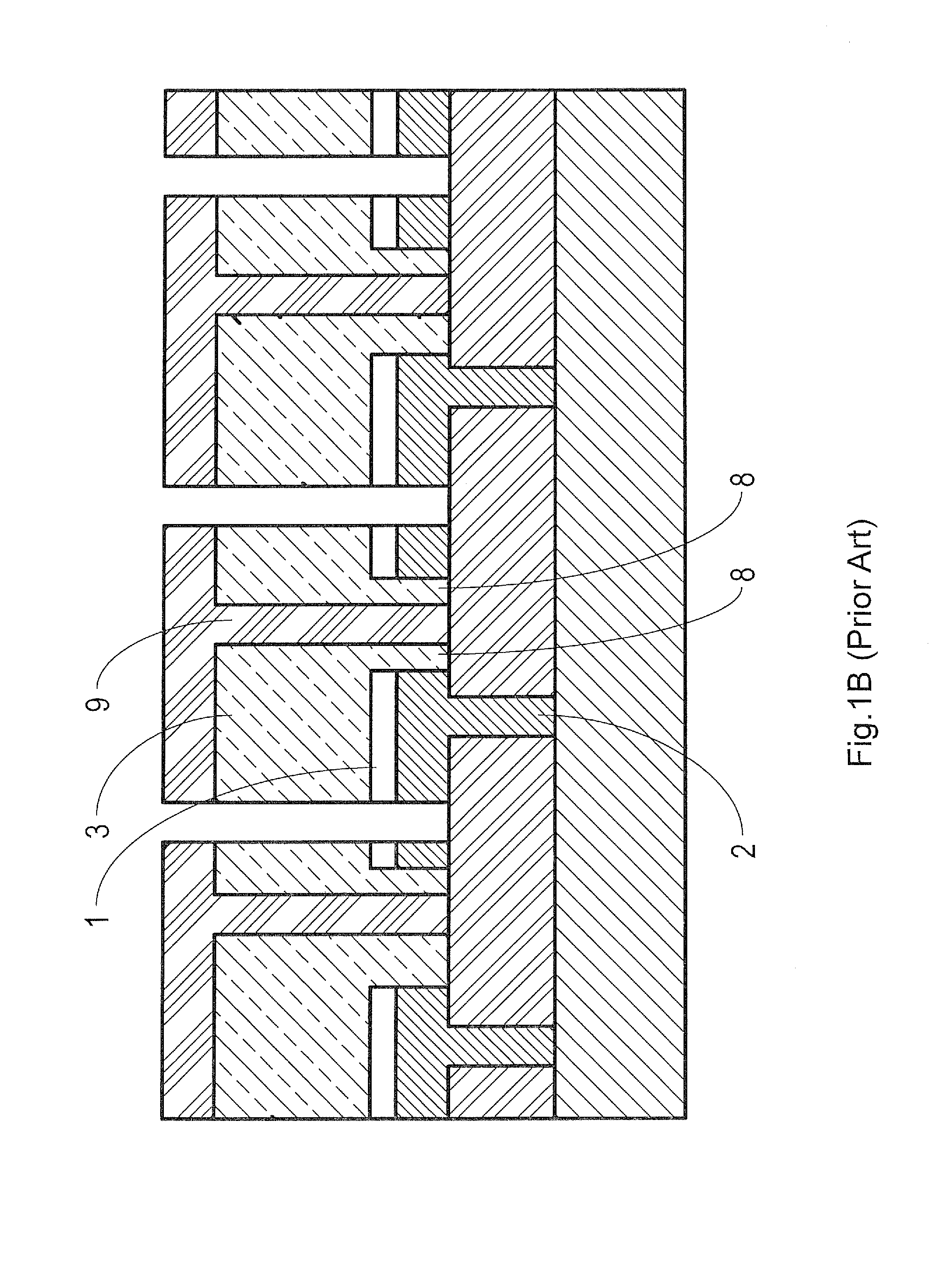 Thin film solar cell having opaque and highly reflective particles and manufacturing method thereof