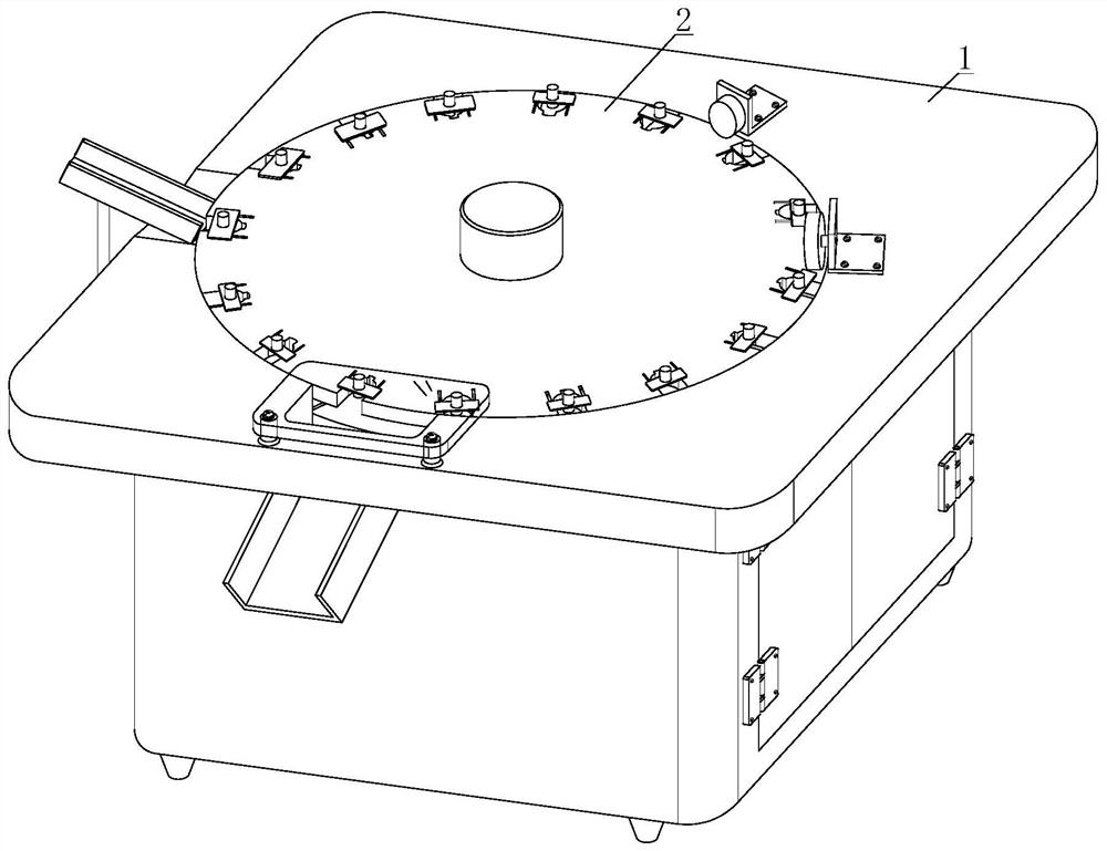 Pressing and rotating mechanism for gasket in cosmetic bottle body